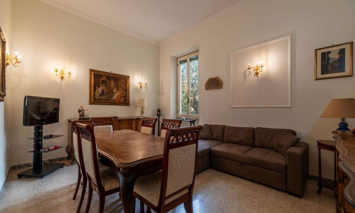 Flaminio Apartment | GuestHost - Cozy apartment of about 100 sqm, able to accommodate up to 4 people, located on the fourth floor of a building with a lift (NOT suitable for disabled people).The property is located in the Flaminio district, close to the Lungotevere, in a wel