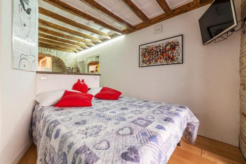 Navona Apartment | GuestHost - Largo di Torre Argentina Cozy Studio