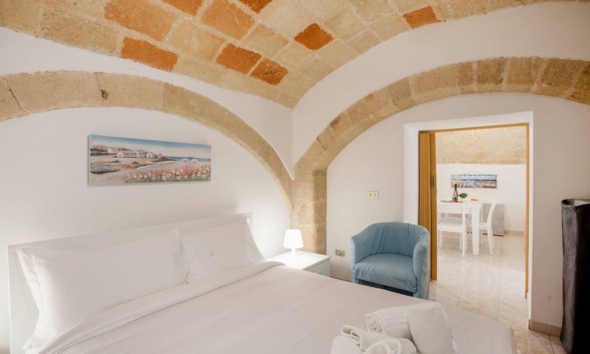 Centro Storico Apartment | GuestHost - NEW! Apt in the heart of Monopoli! 200m from sea!