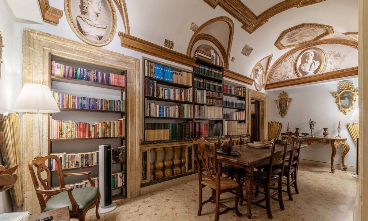 Rione VIII Sant'Eustachio Apartment | GuestHost - Pantheon Apartment - The hidden corner of the paintings
