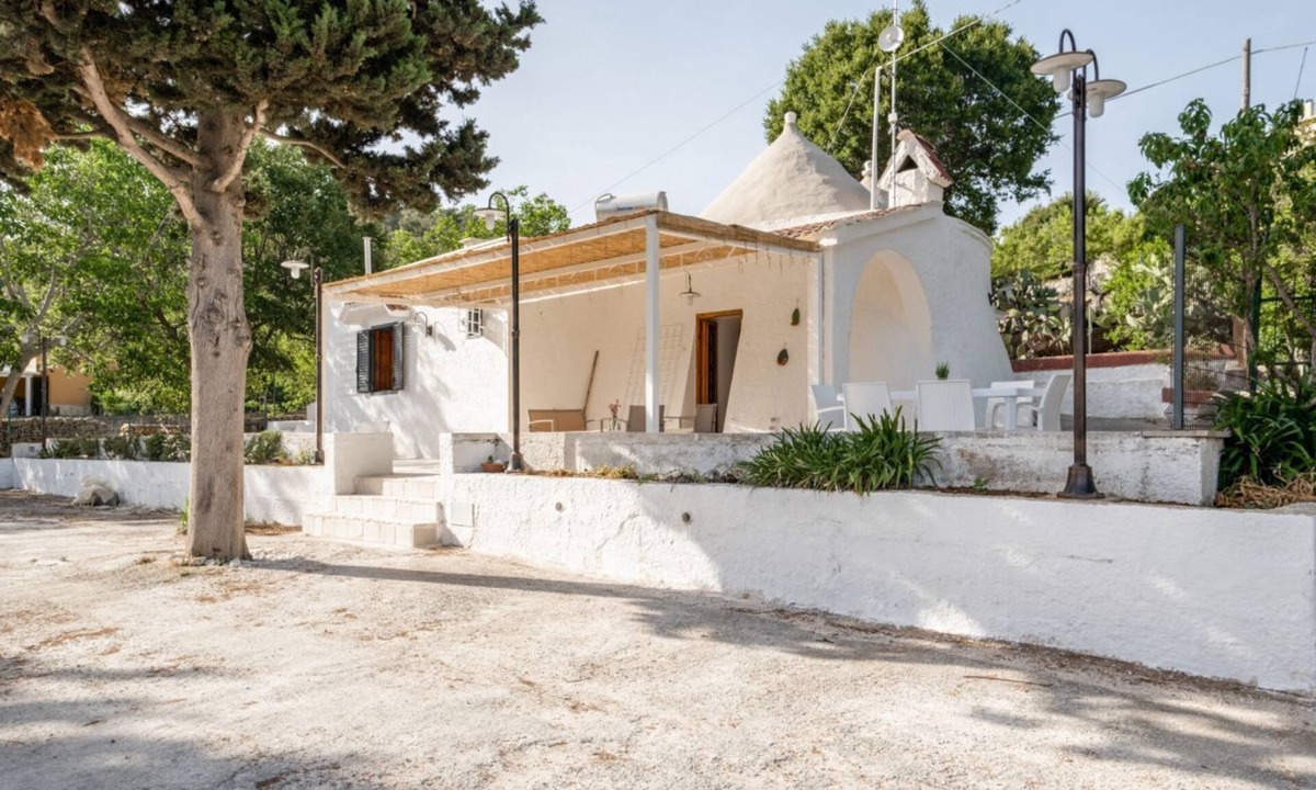Selva di Fasano Villa | GuestHost - Trullo Bella Vista x4 with patio and parking space