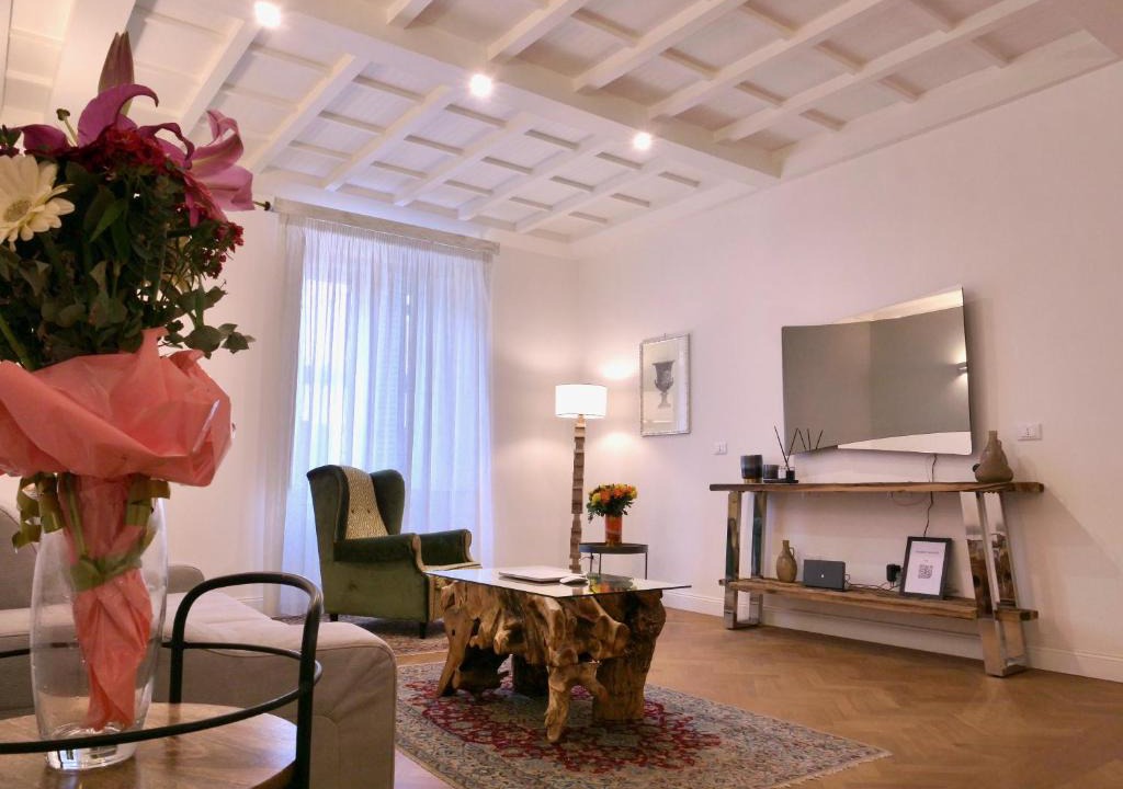 Rione III Colonna House | Helmirage Luxury Trevi