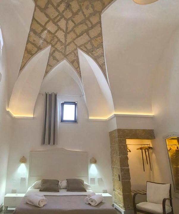 Brindisi Histotic Center Apartment | Heritage Double Suite - Sleep under authentic star-vaulted ceilings