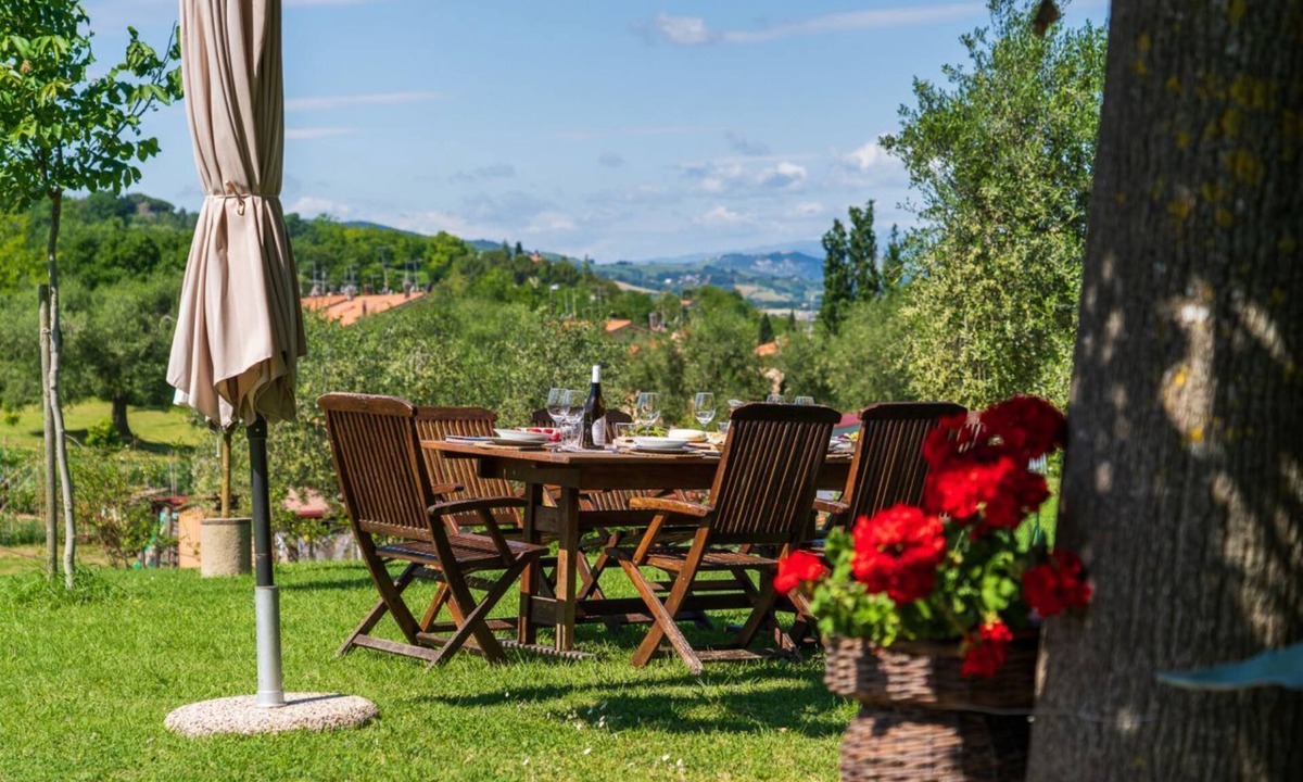 Montelabbate Apartment | Hill of angels villa with spacious garden