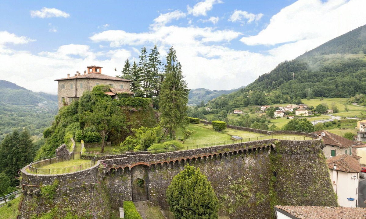 Camporgiano House | Historic castle overlooking Garfagnana valley