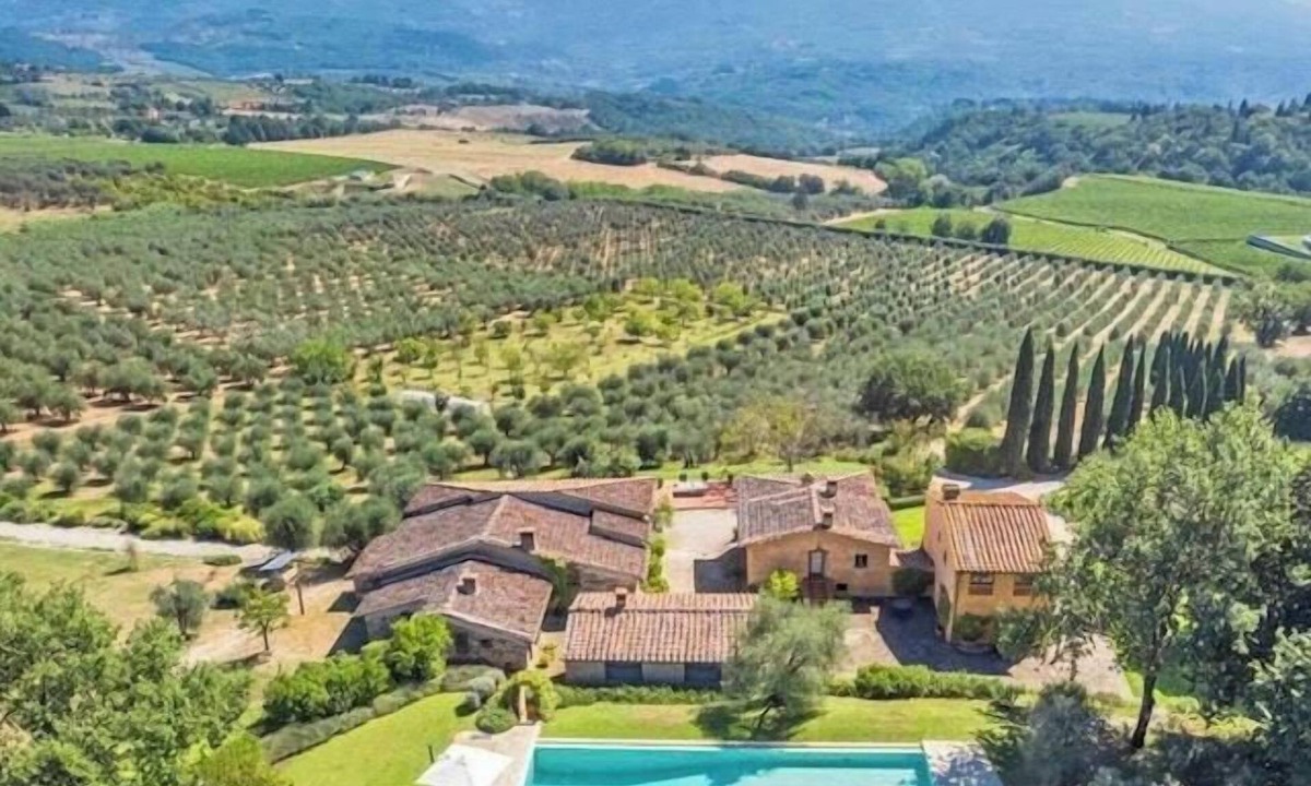 Rignano sull'Arno House | Historic farmhouse among Tuscan olive trees