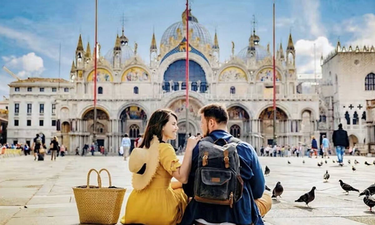 Castello Apartment | Historic Luxury Palazzo with Private Garden & Canal Access Near St Mark's Square
