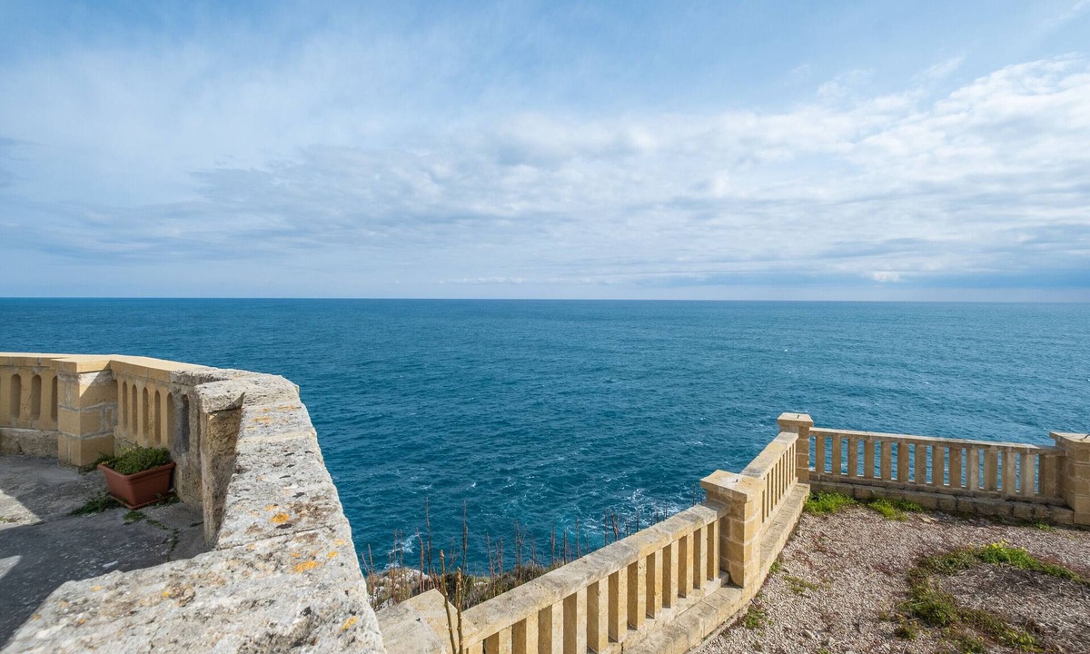 Porto Tricase Apartment | Holiday Apartment 'Casa sul Mare - Tricase' with Sea View, Terrace & Wi-Fi