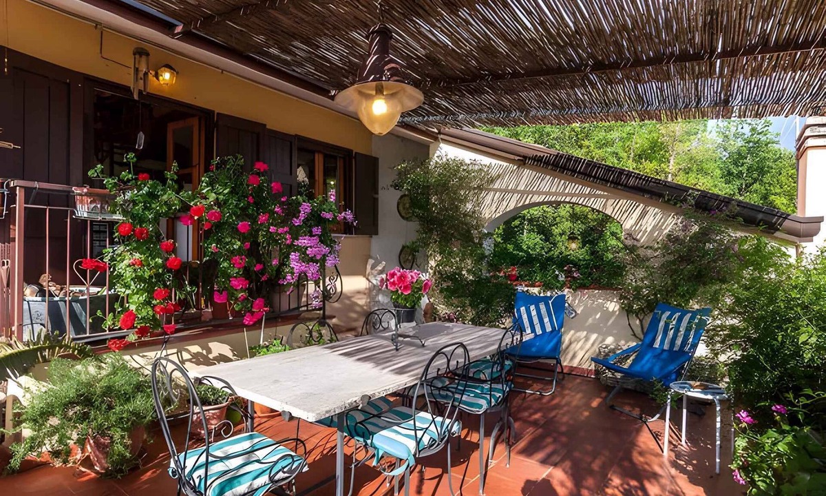 Formia Apartment | Holiday apartment on the first floor in a villa with sea views