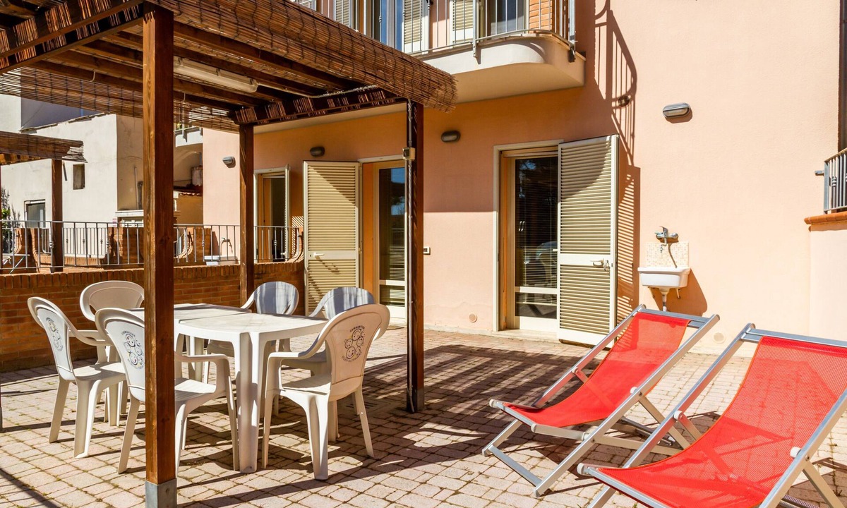 Follonica Apartment | Holiday Apartment "Terra" with Sea View & Private Garden