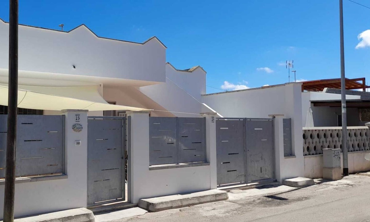 Torre Rinalda House | Holiday Home 'Casa Vacanze Al Civico 23' with Terrace & Air Conditioning