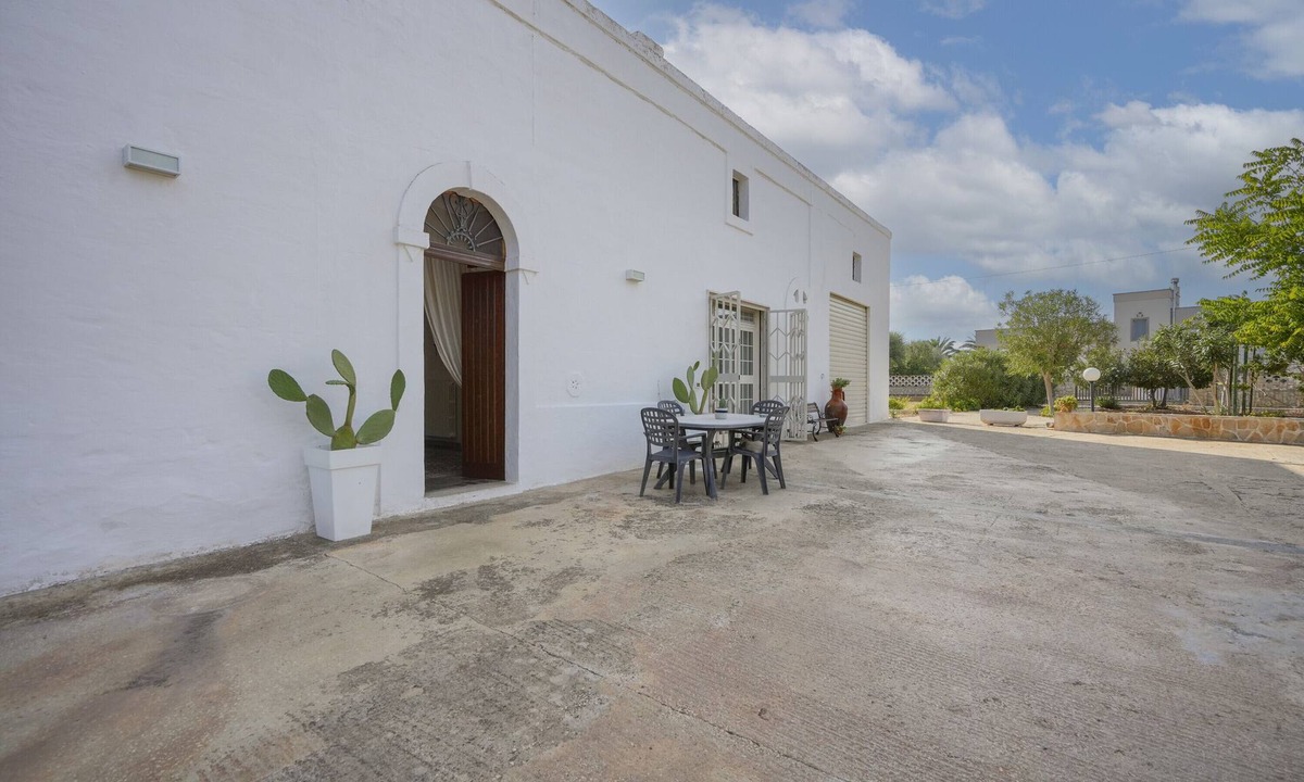 Macchia di Monte House | Holiday Home 'Casale Mba Graziudd' with Private Garden, Wi-Fi and Air Conditioning
