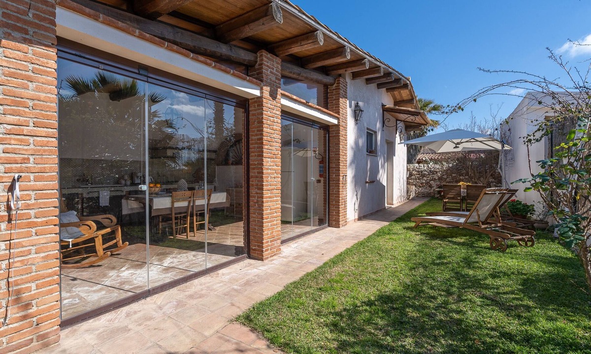 Pachino House | Holiday Home 'Cocciu D'amuri Luxury' with Private Garden, Wi-Fi and Air Conditioning