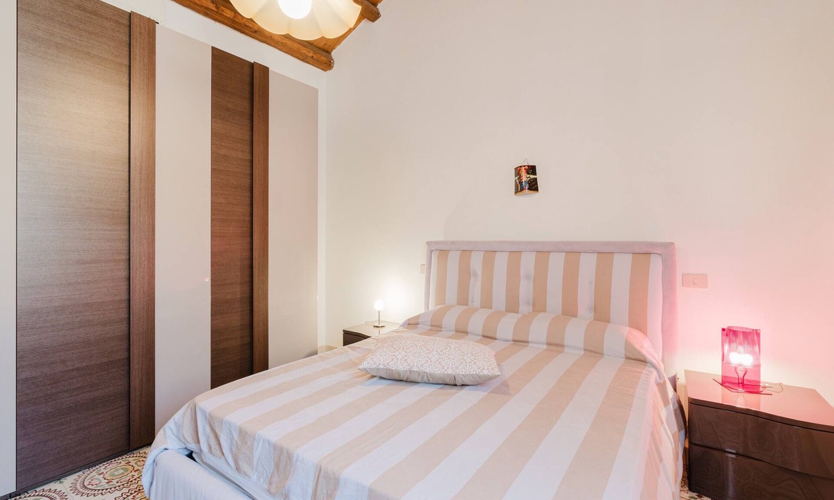 Custonaci House | Holiday Home 'Da Giovanni A Custonaci' with Balcony, Wi-Fi and Air Conditioning