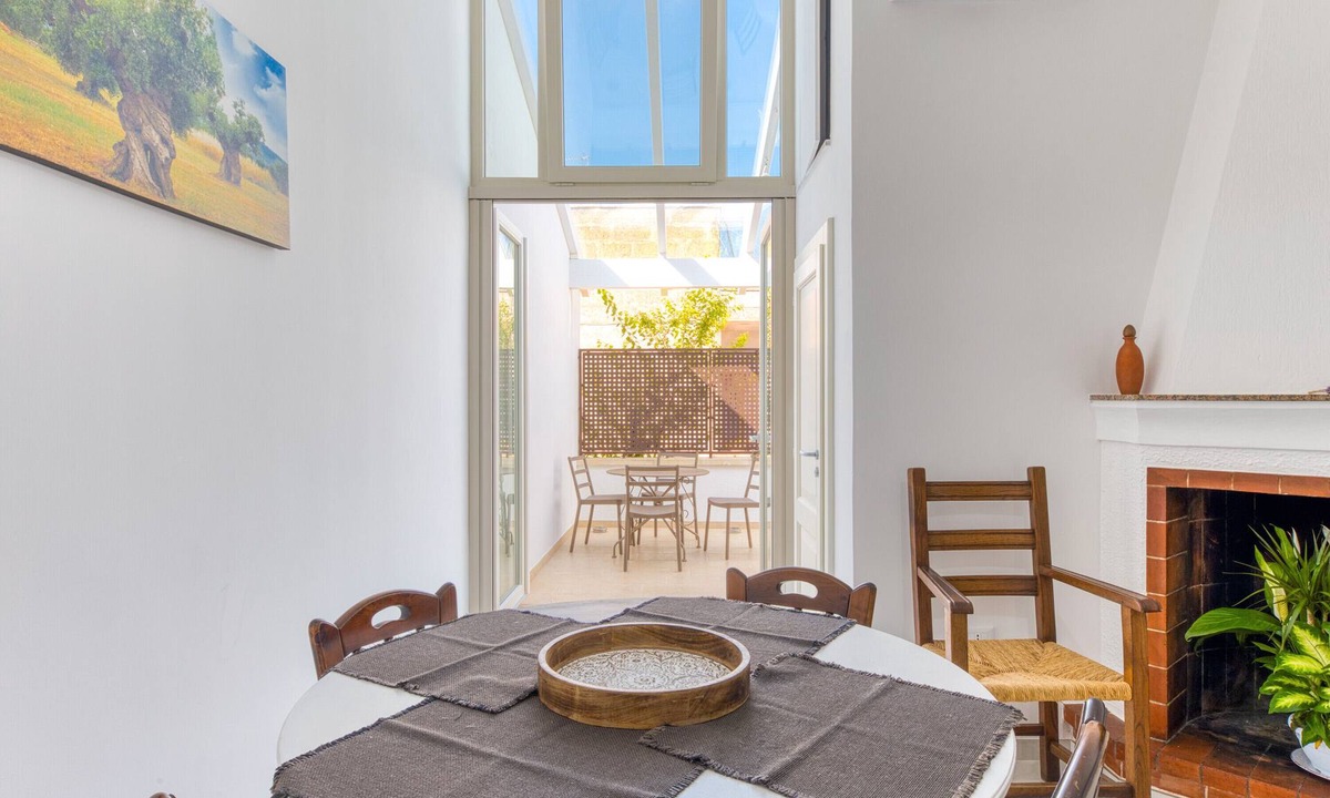 Alessano House | Holiday Home 'Don Paolo' with Private Terrace, Wi-Fi and Air Conditioning