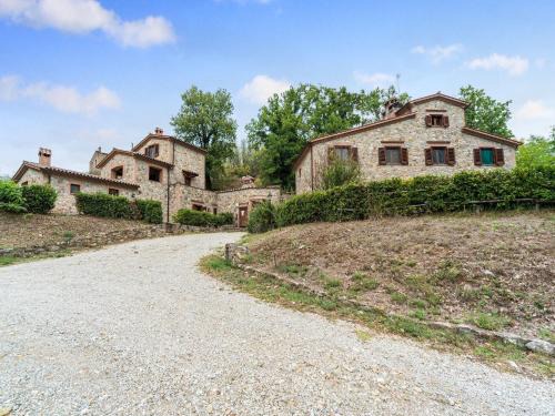 Ficulle Apartment | Holiday Home in Ficulle with Pool Access
