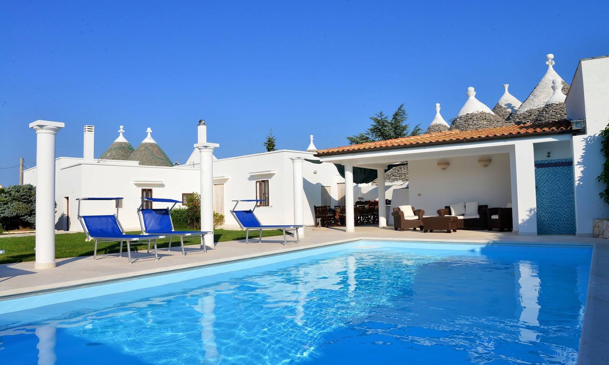 Specchiaruzzo House | Holiday Home in Itria Valley with Pool