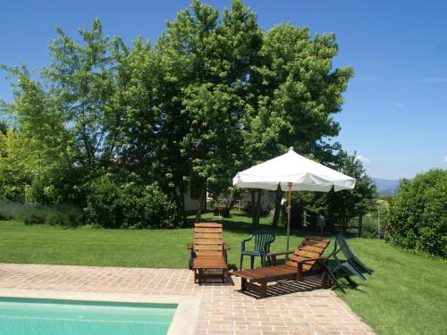 Montone House | Holiday Home in Montone with Pool & Terrace