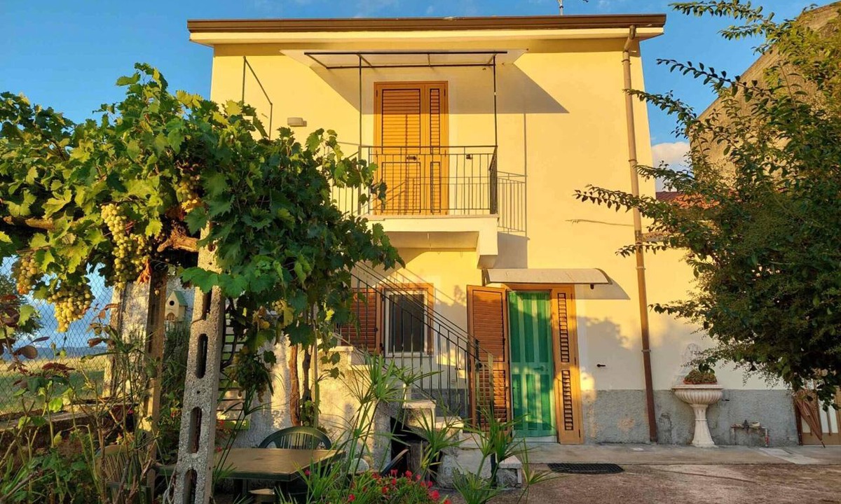 Serre House | Holiday Home 'Meloro' with Private Garden, Balcony and Wi-Fi
