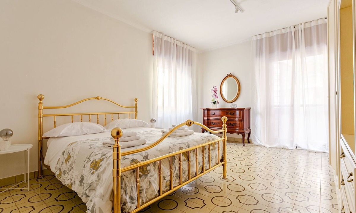 Quartiere XXII Collatino House | Holiday Home 'Tibvr House-stazione Tiburtina' with Balcony, Wi-Fi and Air Conditioning