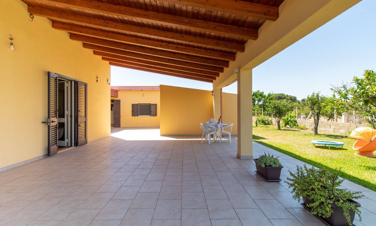 Santa Maria del Focallo House | Holiday Home "Casa Vacanza Il Melograno" with 2 Private Terraces, A/C and Wi-Fi