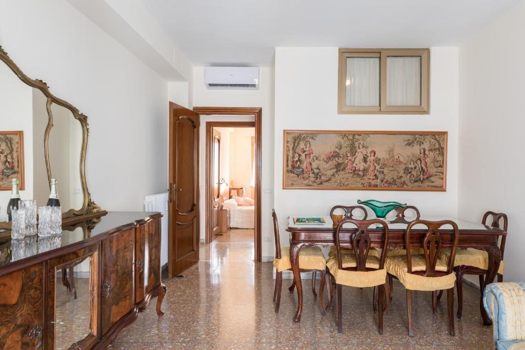 Quartiere XXII Collatino Apartment | Hortis Apartment, 5 persone, 2 camere, balcone, Metro C per il Colosseo a 10 minuti e tram per Termini a 2 minuti
