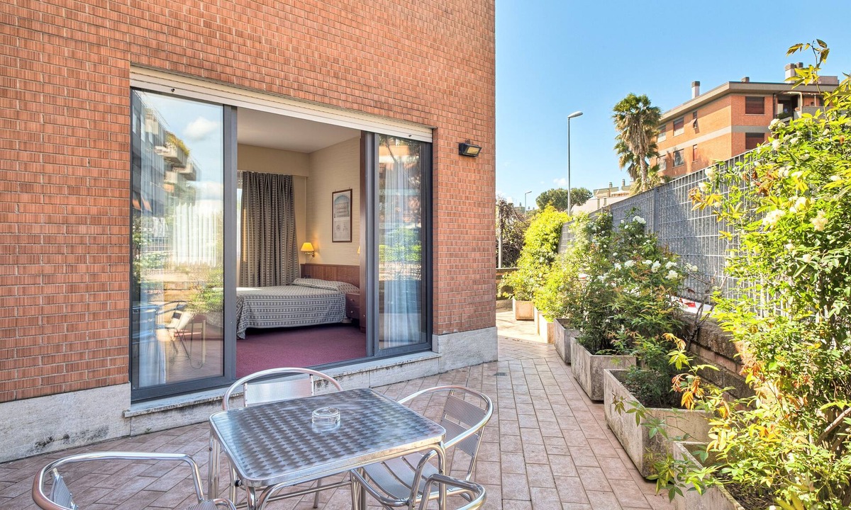 Zona XVI Torrenova Hotel | Hotel Petra