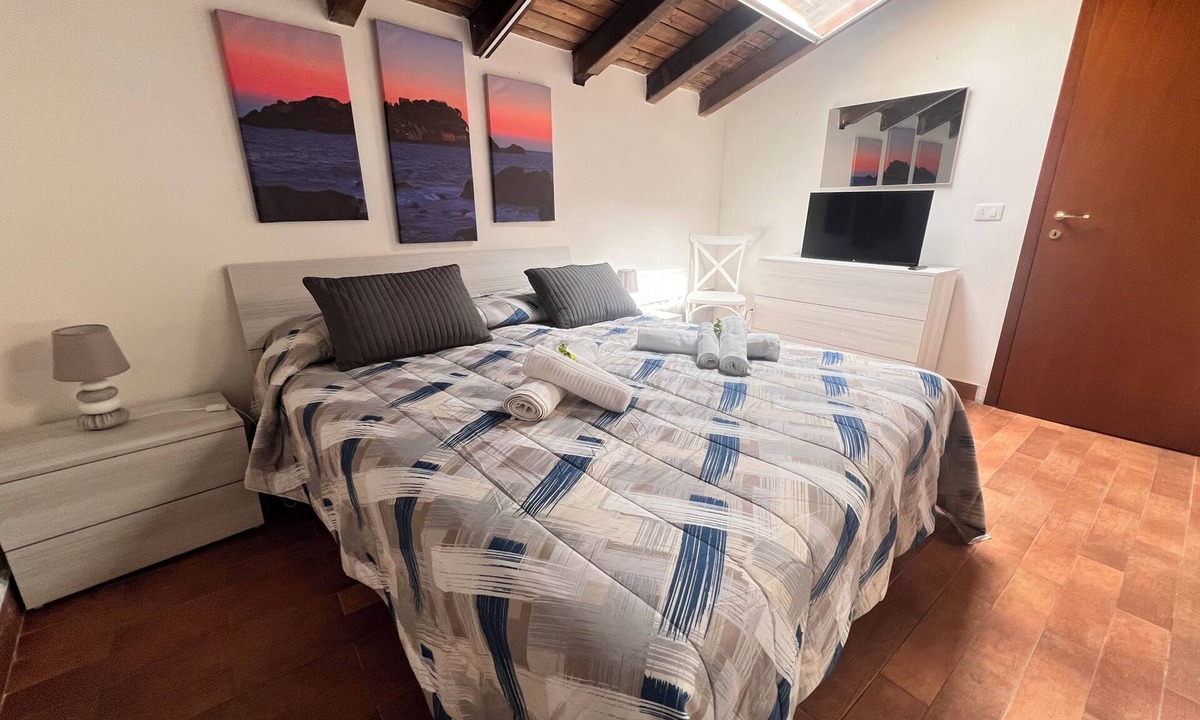 Aci Trezza House | House a stone's throw from the sea