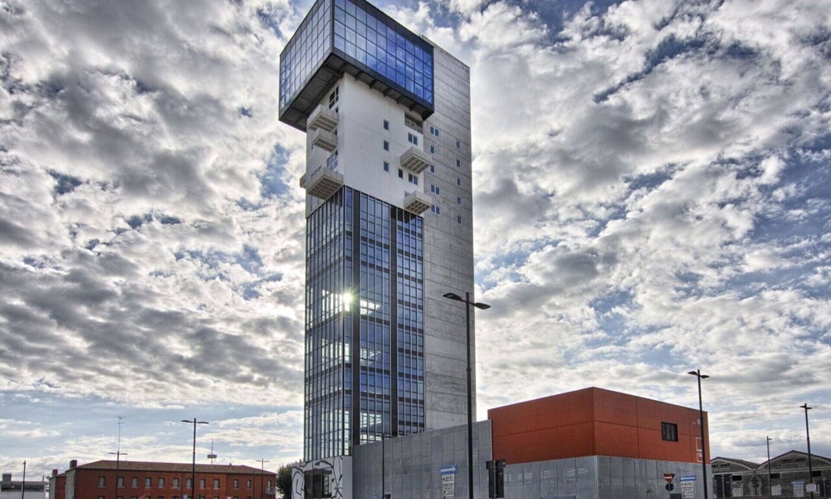 Mestre Apartment | Htm Tower - 402 Executive by Halldis
