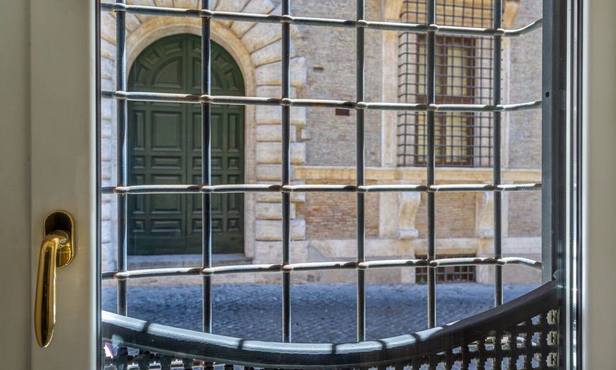 Rione VII Regola Apartment | iFlat | Baroque Apartment in Campo de' Fiori
