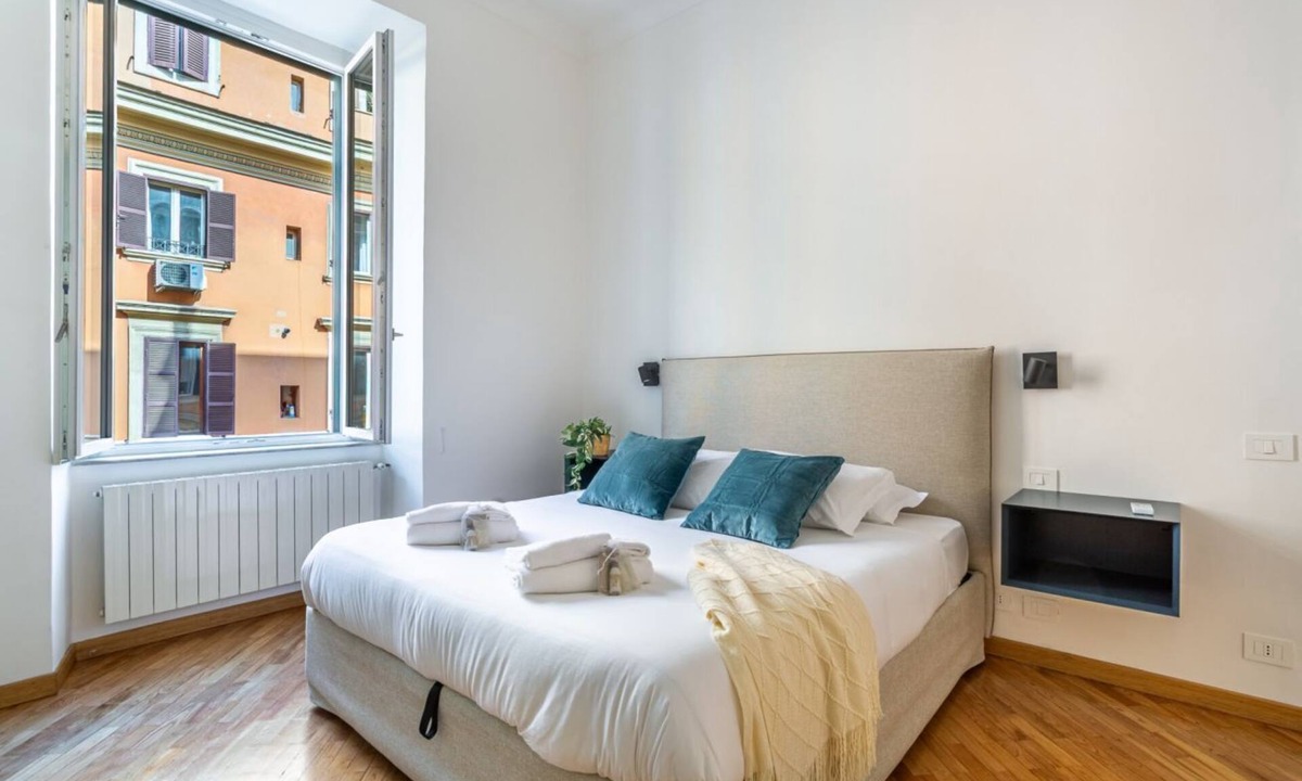 Salario Apartment | iFlat | Classic roman palazzo Fons Trevi A15