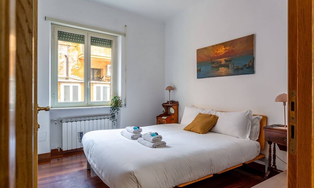 Rione IV Campo Marzio Apartment | iFlat | The Roman House: Spacious & Central Apt