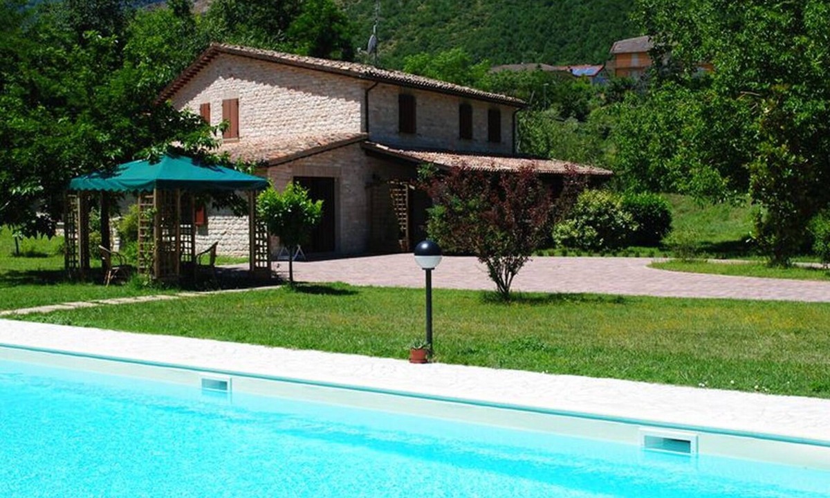 Cagli Apartment | Il Bosso Apartment in Cagli with a 15x6m saltwater pool