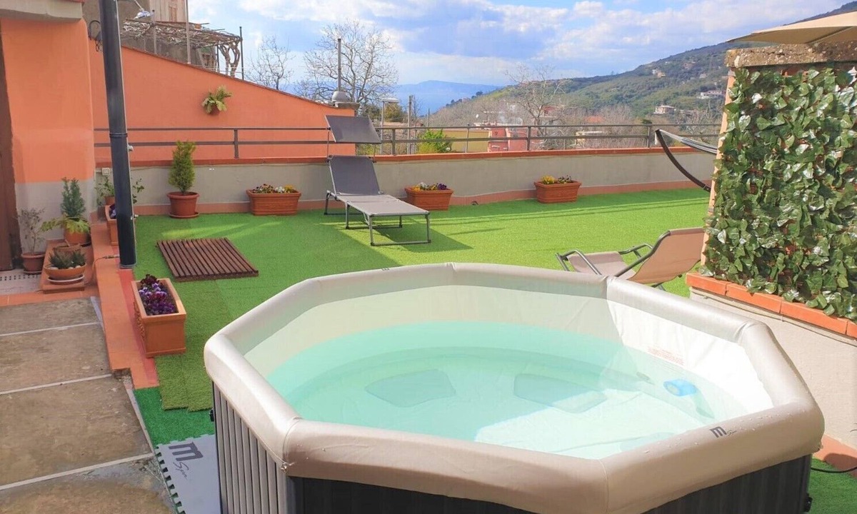 Moiano House | Il Nespolo, Private newly-refurbished 3 bedroom apartment with large terrace, air-conditioning, outd.