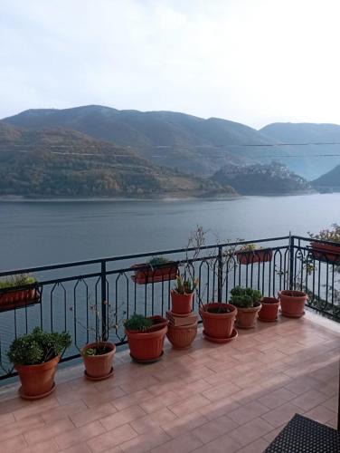 Colle di Tora House | Il Piccolo Borgo sul Lago