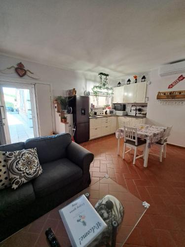 Rosignano Solvay Apartment | IlMareaDuePassi Guest House