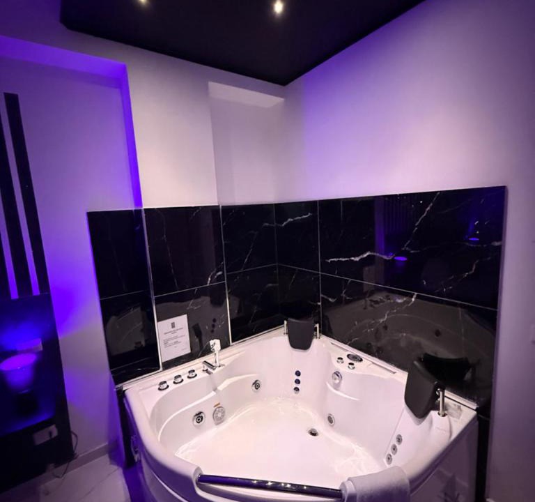 Acerra House | Infinity Suite