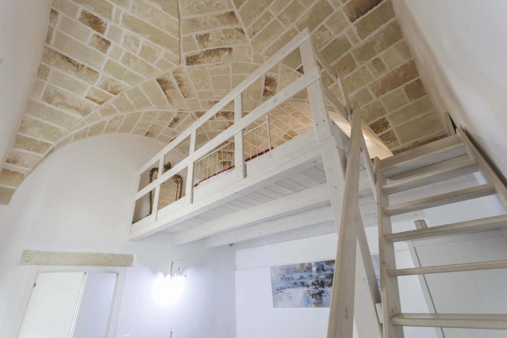 Leverano House | Kate