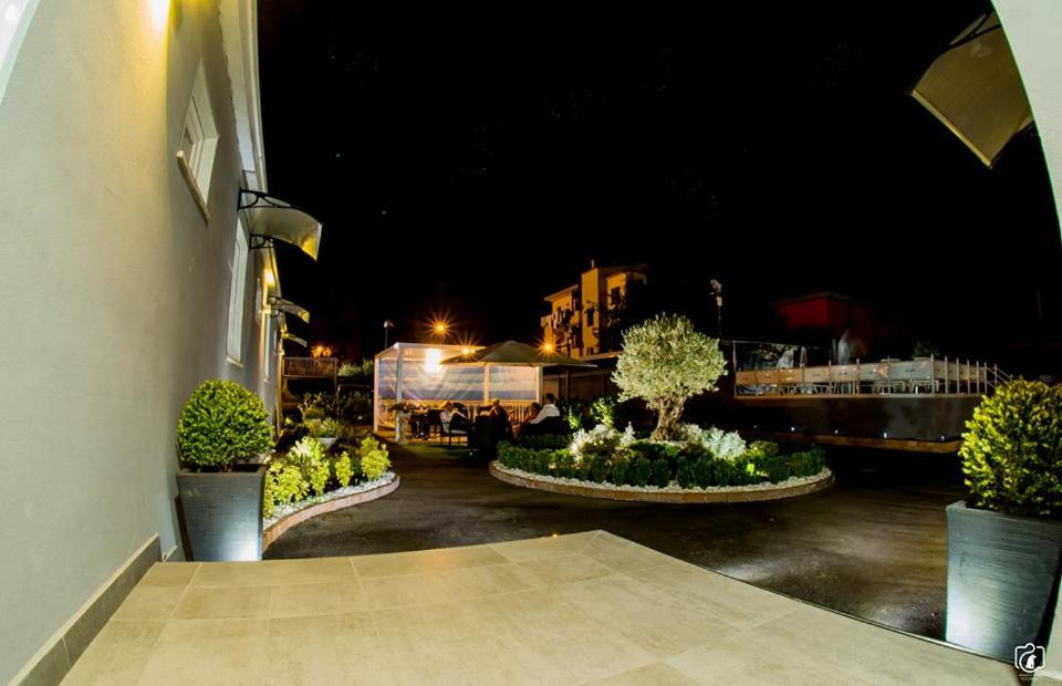 Naples House | L'INCANTO