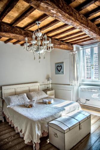 Orvieto Apartment | La Casa Bianca with parking and view