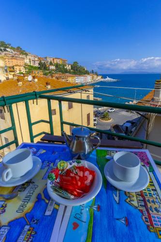 Porto Santo Stefano Apartment | La casetta in piazza