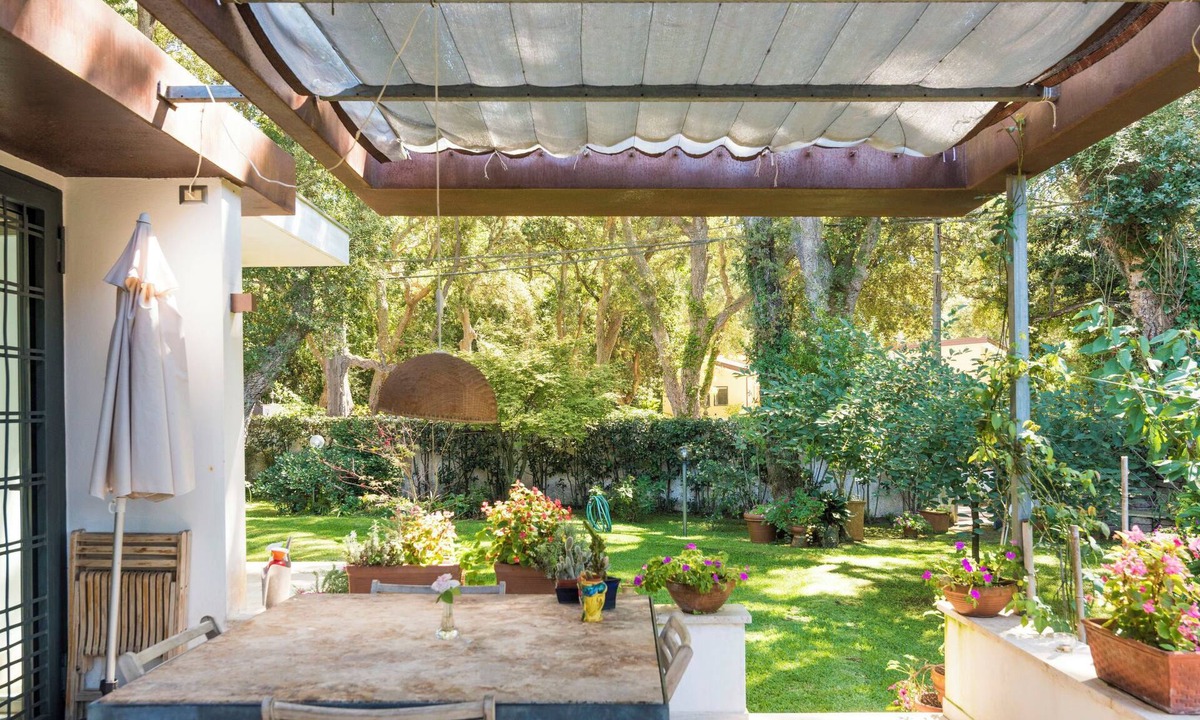 Sabaudia House | La casina nel bosco by Interhome