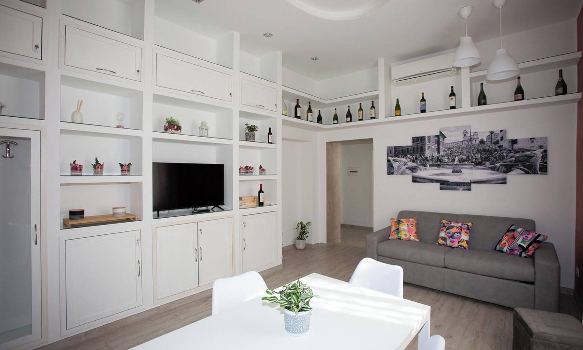 Civitavecchia Apartment | La finestra sul Pincio, Appartamento a due passi dalla stazione e dal porto.