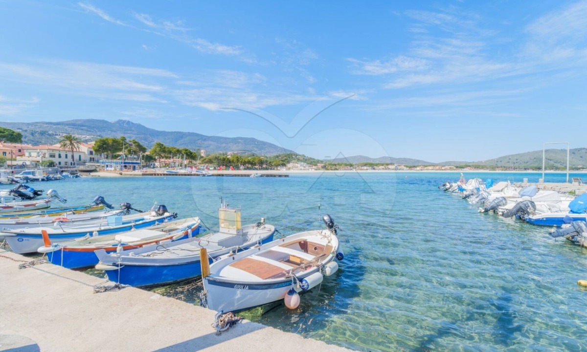 Marina di Campo Apartment | La Fontana 33 in an enviable position on the seafront of Marina di Campo, sea and services close at