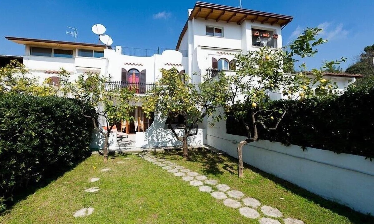 Sperlonga House | La Limonaia holiday home near the sea with private garden