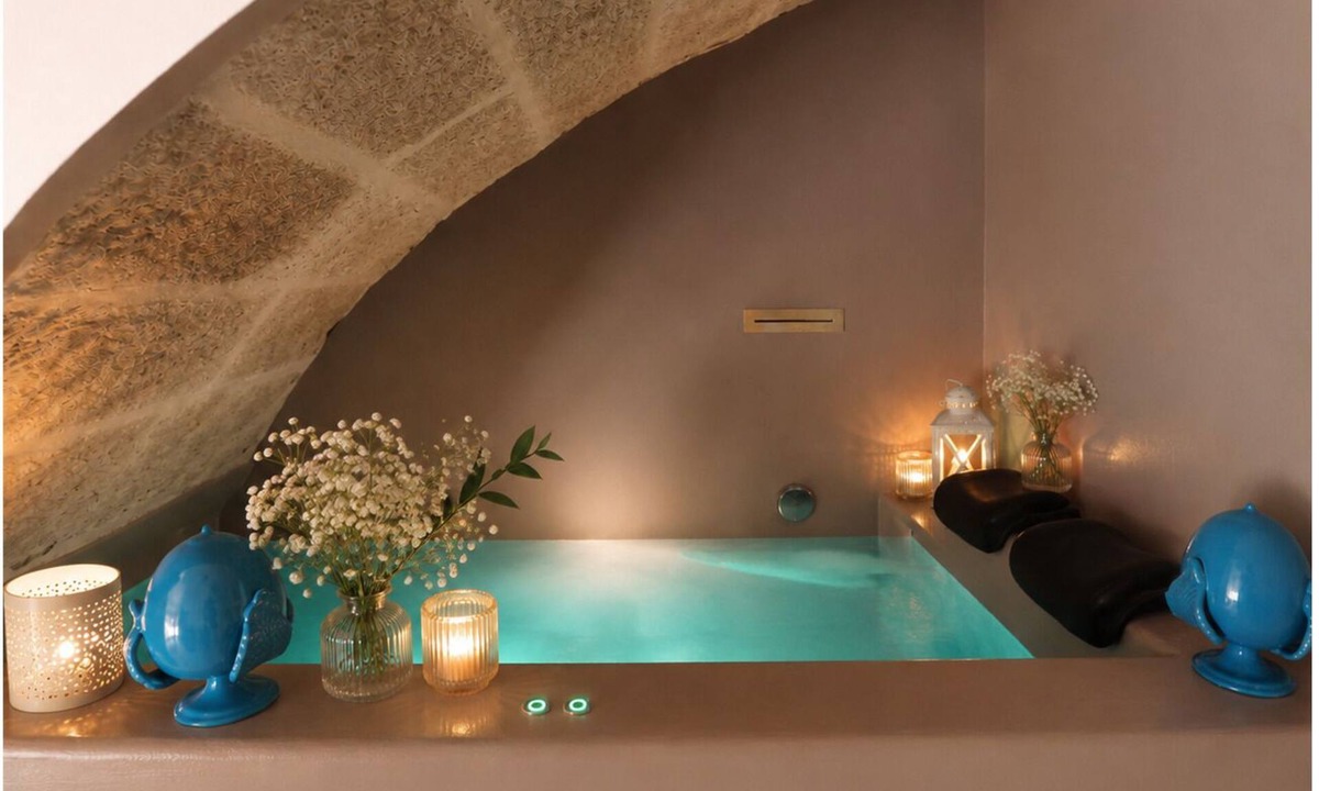 Polignano a Mare House | La Piazzetta Spa Room, a charming central accommodation with a private pool