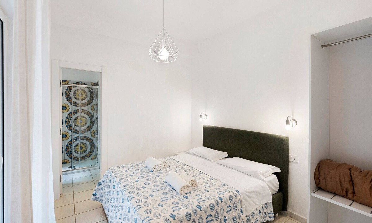 Castellammare di Stabia Apartment | La Vesuviana – Standard Room 1 with Balcony, Wi-Fi, and Air Conditioning