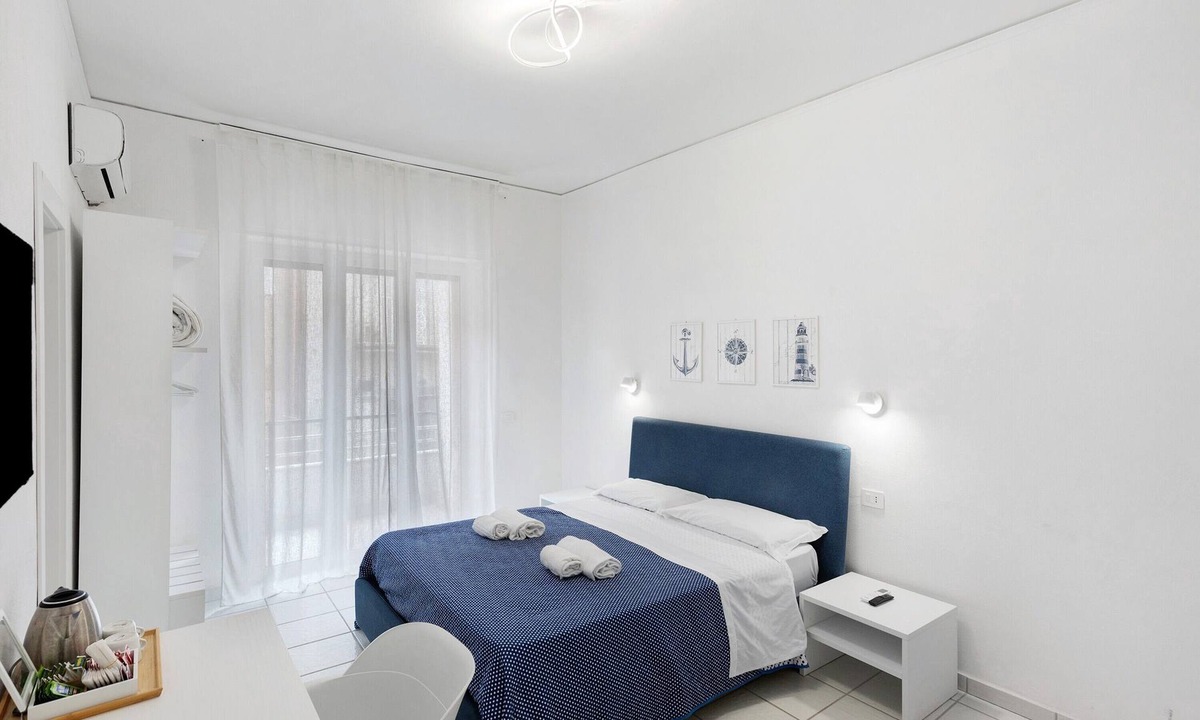 Castellammare di Stabia Apartment | La Vesuviana – Superior Room 3 with Balcony, Wi-Fi, and Air Conditioning