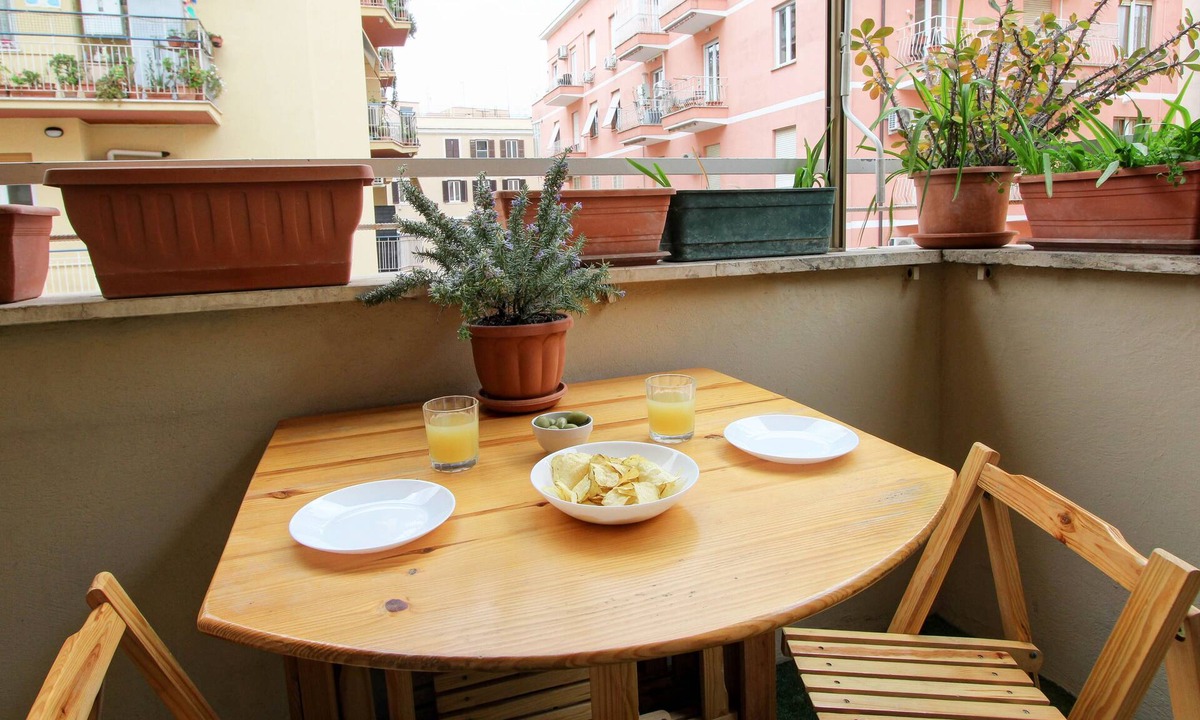 Gianicolo Apartment | Large & Quiet Home in Rome Monteverde