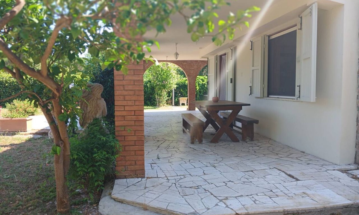Giannella Apartment | Le Palme Apartment with Garden in Giannella